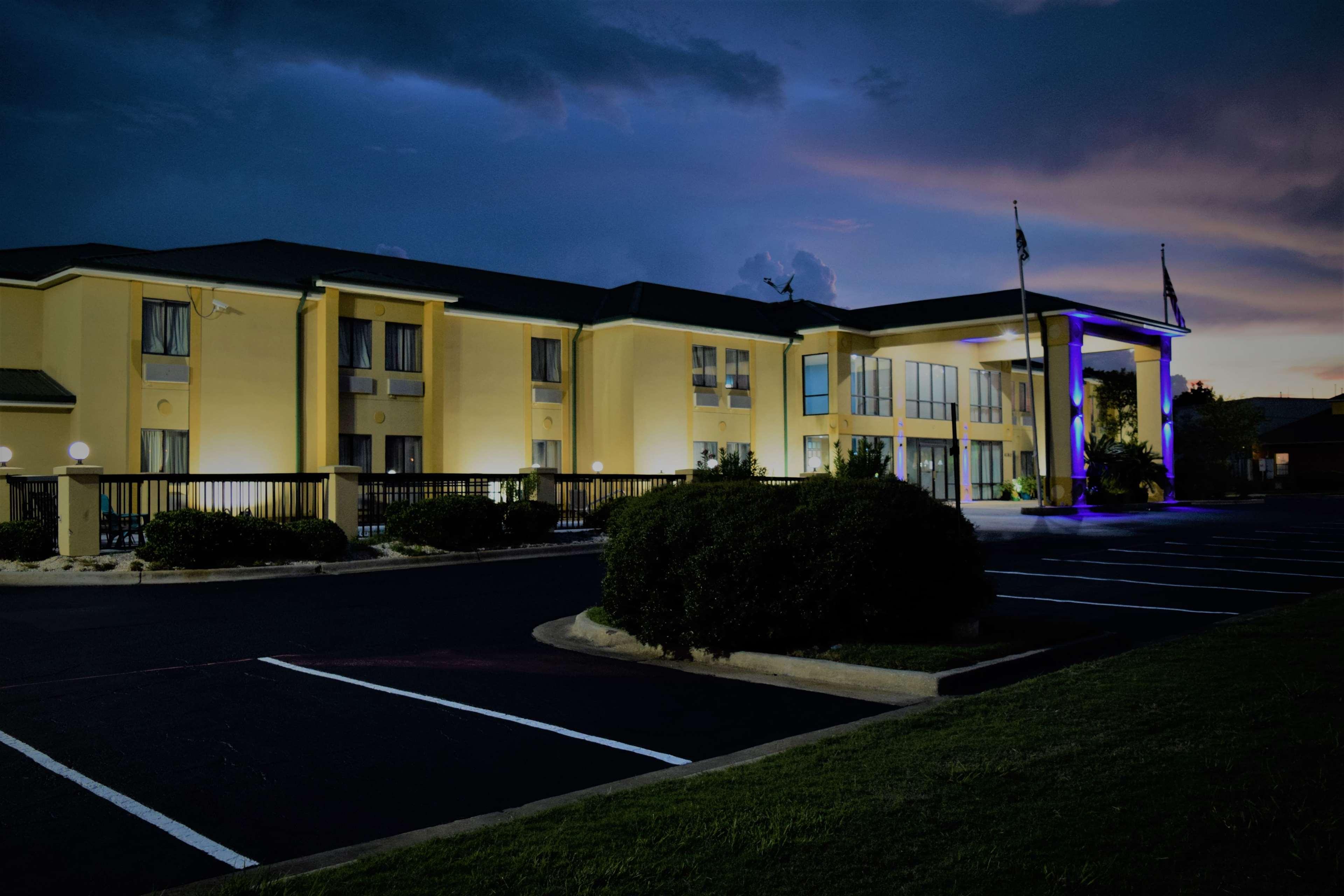 Days Inn By Wyndham Montgomery Eksteriør billede