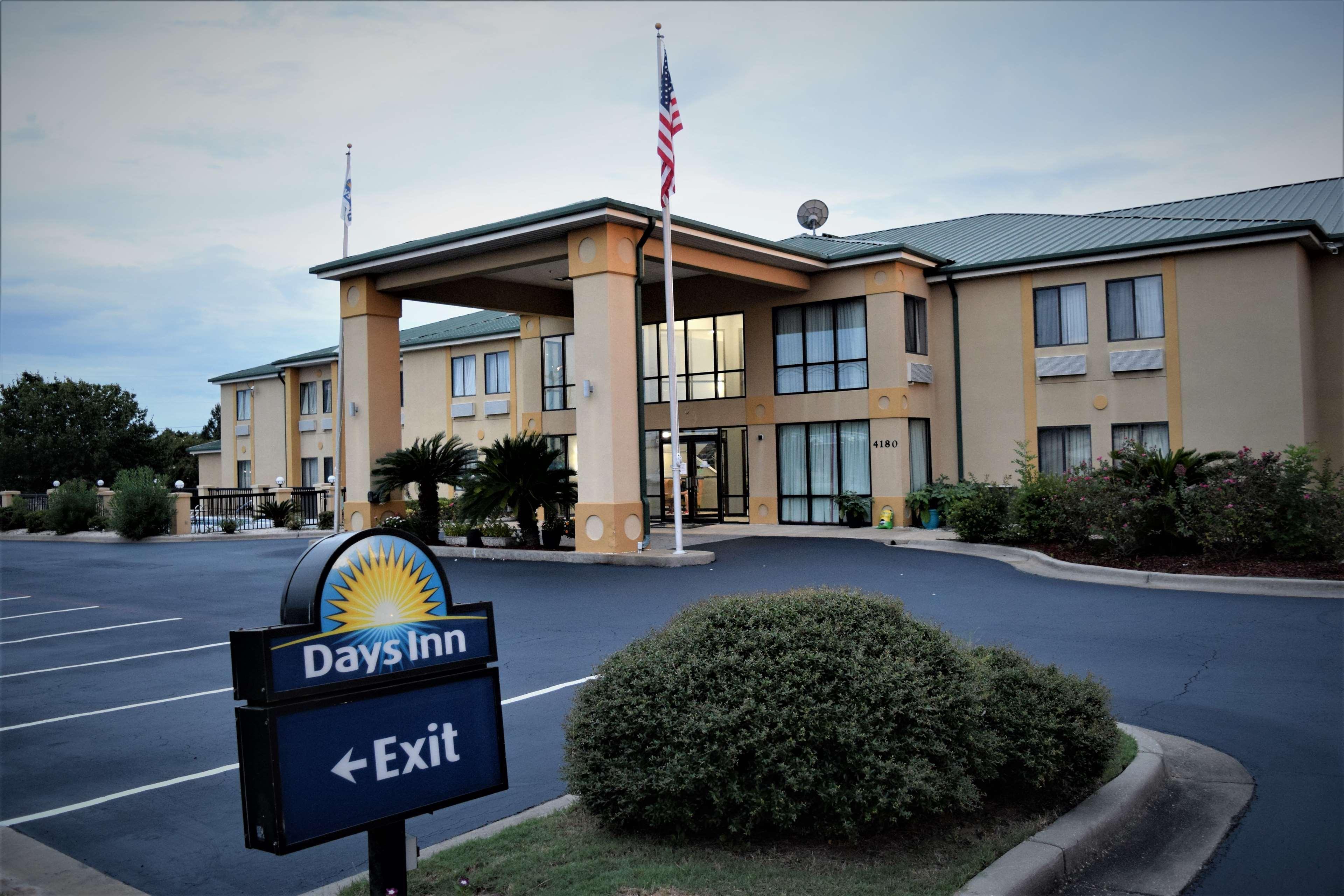 Days Inn By Wyndham Montgomery Eksteriør billede